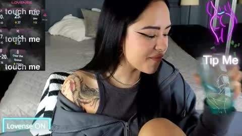 Snapshot of kim_brownie chatting on 12-23-25, 05:16 Kim online show from 12-23-25, 05:16