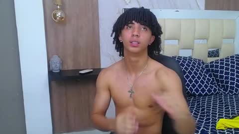 Snapshot of kim_curly_ chatting on 11-11-25, 08:31 KIM online show from 11-11-25, 08:31