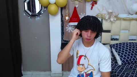 Snapshot of kim_curly_ chatting on 11-23-25, 02:39 KIM online show from 11-23-25, 02:39