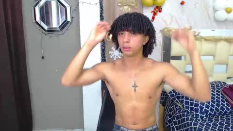 Snapshot of kim_curly_ chatting on 12-05-25, 02:47 KIM online show from 12-05-25, 02:47