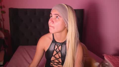 ISABELLA 3 online show from 09-28-25, 10:20