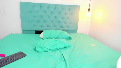 Snapshot of kim_eli chatting on 02-15-25, 11:14 kim_eli online show from 02-15-25, 11:14