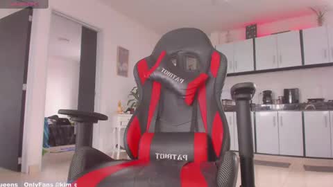 Snapshot of kim_hugecock chatting on 02-17-25, 04:26 KIM QUEENS online show from 02-17-25, 04:26