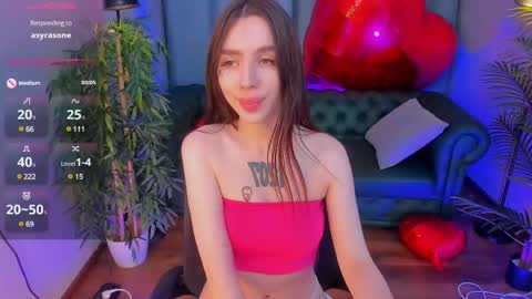 Snapshot of kim_lyn chatting on 02-11-25, 09:20 KIM online show from 02-11-25, 09:20