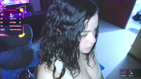 Snapshot of kim_saenz20 chatting on 09-29-25, 06:18 Kim Mishell online show from 09-29-25, 06:18