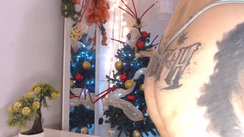 Snapshot of kimandyuk chatting on 12-27-24, 01:53 Kim  Yuk online show from 12-27-24, 01:53