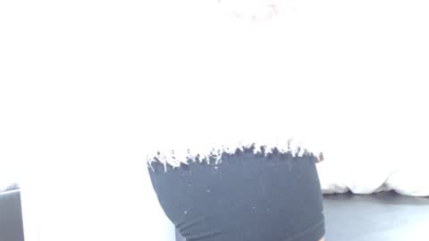 Snapshot of kimandyuk chatting on 02-08-25, 02:15 Kim  Yuk online show from 02-08-25, 02:15