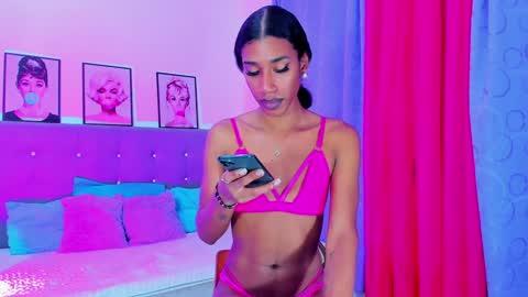 Snapshot of kimberly_thompsom chatting on 12-10-24, 01:33 Your Queen KIM online show from 12-10-24, 01:33