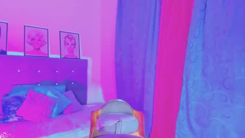 Snapshot of kimberly_thompsom chatting on 12-26-24, 10:20 Your Queen KIM online show from 12-26-24, 10:20