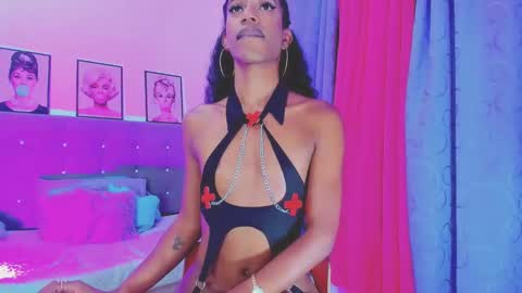 Snapshot of kimberly_thompsom chatting on 01-22-25, 05:59 Your Queen KIM online show from 01-22-25, 05:59