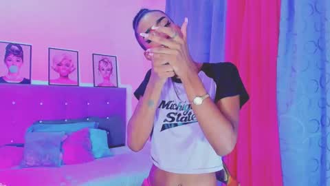 Snapshot of kimberly_thompsom chatting on 01-26-25, 05:55 Your Queen KIM online show from 01-26-25, 05:55