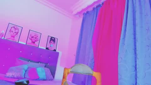 Snapshot of kimberly_thompsom chatting on 02-08-25, 11:55 Your Queen KIM online show from 02-08-25, 11:55