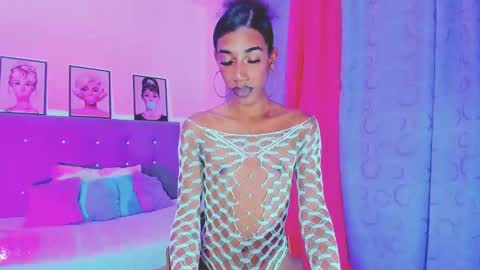 Snapshot of kimberly_thompsom chatting on 02-18-25, 08:47 Your Queen KIM online show from 02-18-25, 08:47