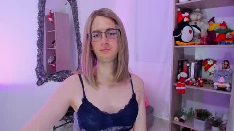 Snapshot of kimberly_thonson chatting on 12-17-25, 07:09 kimberly_thonson online show from 12-17-25, 07:09