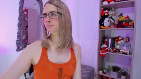 Snapshot of kimberly_thonson chatting on 12-21-25, 05:09 kimberly_thonson online show from 12-21-25, 05:09