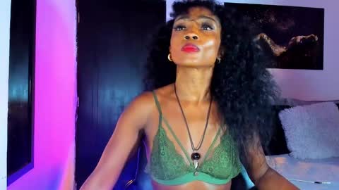 Snapshot of kimberlybanks2 chatting on 01-21-25, 10:30 Kimberly Banks online show from 01-21-25, 10:30