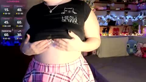 Snapshot of kimberlycaprice chatting on 12-23-25, 06:33 kimberlycaprice online show from 12-23-25, 06:33