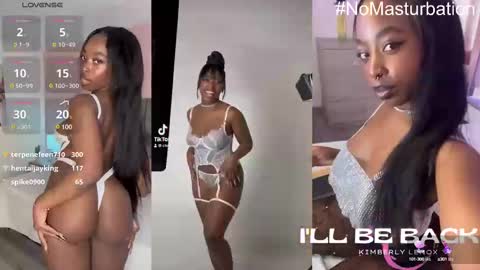 Snapshot of kimberlylenox chatting on 02-22-25, 12:16 Queen Kim online show from 02-22-25, 12:16