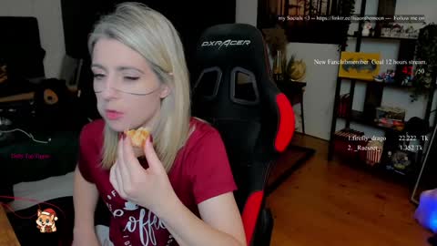 Wolfs Girl online show from 12-17-25, 09:32