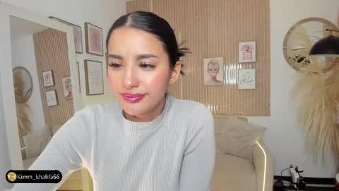 Kim  online show from 01-18-25, 07:37