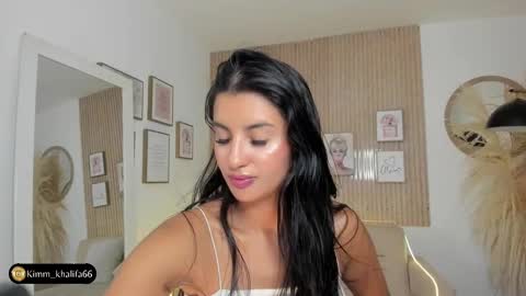 Kim  online show from 01-21-25, 03:48