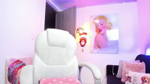 kimmberly_saenz_ online show from 12-28-24, 10:55