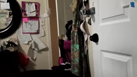 Snapshot of kimmiemode chatting on 10-14-25, 12:00 kimmiemode online show from 10-14-25, 12:00