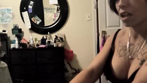 Snapshot of kimmiemode chatting on 10-15-25, 02:44 kimmiemode online show from 10-15-25, 02:44