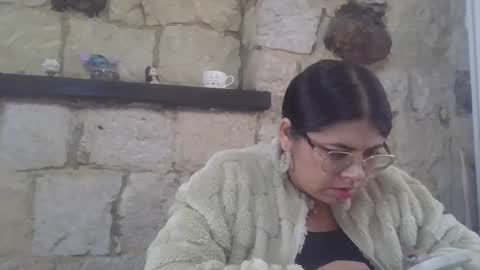 Snapshot of kimmy_kimmy_ chatting on 01-08-25, 04:00 Kimmy online show from 01-08-25, 04:00