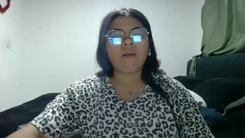 Snapshot of kimmy_kimmy_ chatting on 10-26-25, 02:17 Kimmy online show from 10-26-25, 02:17