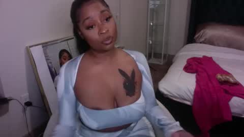 Snapshot of kimmyluxx chatting on 02-20-25, 04:28 kimmyluxx online show from 02-20-25, 04:28