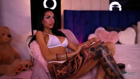 Kim online show from 11-26-25, 03:02