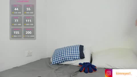 Snapshot of kimreyes1 chatting on 01-24-25, 01:03 Kim  online show from 01-24-25, 01:03