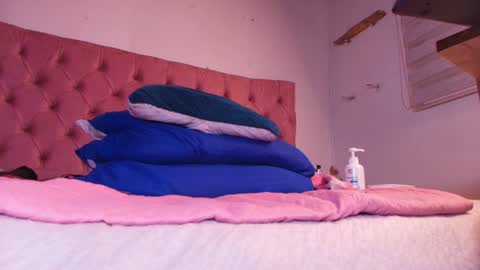 Bella online show from 12-22-24, 03:00