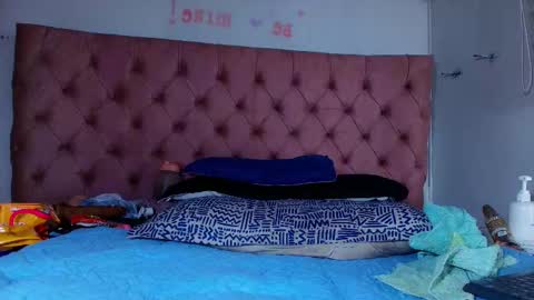 Bella online show from 09-30-25, 03:11