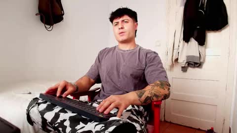 Snapshot of king_master_juan chatting on 10-24-25, 11:17 The Best Master online show from 10-24-25, 11:17