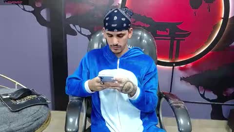 Snapshot of king_voy chatting on 10-28-25, 09:17 king voy online show from 10-28-25, 09:17