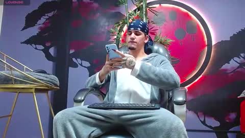 Snapshot of king_voy chatting on 11-13-25, 08:52 king voy online show from 11-13-25, 08:52