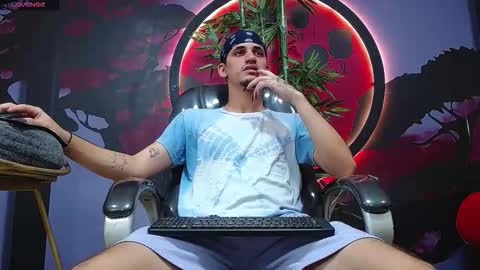 Snapshot of king_voy chatting on 11-17-25, 08:03 king voy online show from 11-17-25, 08:03