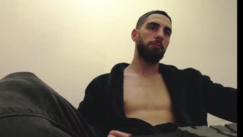 Snapshot of kingkarlos_ chatting on 12-20-24, 06:35 KingKarlos online show from 12-20-24, 06:35