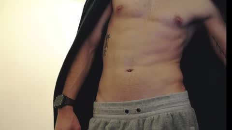 Snapshot of kingkarlos_ chatting on 12-24-24, 10:28 KingKarlos online show from 12-24-24, 10:28