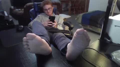 Snapshot of kingoffootfetish chatting on 01-11-25, 08:33 Master King Tommy online show from 01-11-25, 08:33