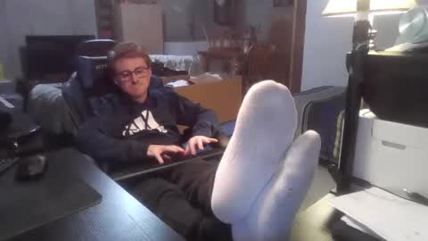 Snapshot of kingoffootfetish chatting on 01-28-25, 03:57 Master King Tommy online show from 01-28-25, 03:57