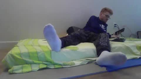 Snapshot of kingoffootfetish chatting on 02-12-25, 04:11 Master King Tommy online show from 02-12-25, 04:11