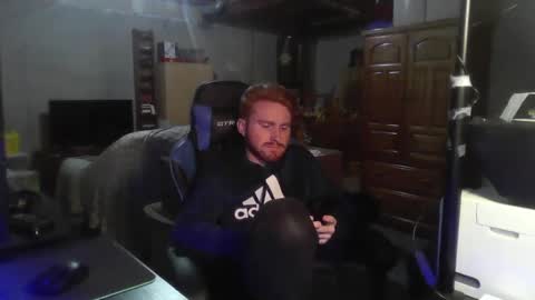 Snapshot of kingoffootfetish chatting on 02-25-25, 08:03 Master King Tommy online show from 02-25-25, 08:03