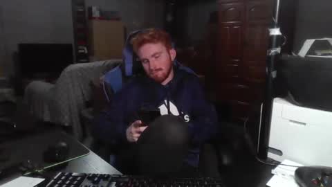 Snapshot of kingoffootfetish chatting on 02-26-25, 07:42 Master King Tommy online show from 02-26-25, 07:42