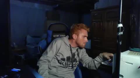 Snapshot of kingoffootfetish chatting on 10-19-25, 01:39 Master King Tommy online show from 10-19-25, 01:39