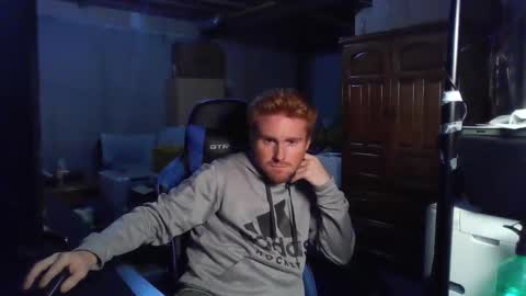 Snapshot of kingoffootfetish chatting on 10-20-25, 04:02 Master King Tommy online show from 10-20-25, 04:02