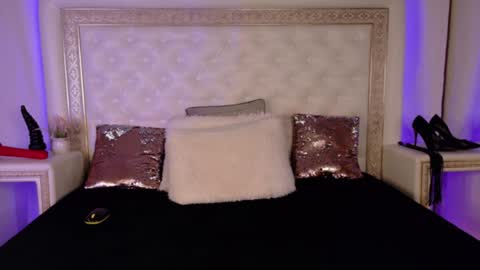 Snapshot of kinky_courtney chatting on 01-17-25, 01:04 Courtney online show from 01-17-25, 01:04