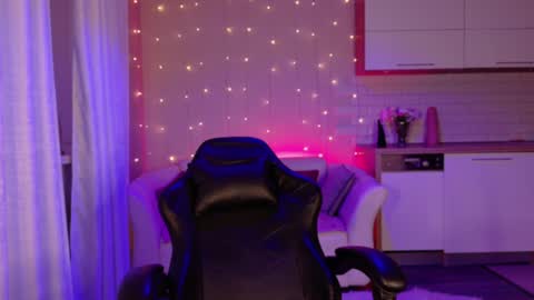 Snapshot of kinky_courtney chatting on 02-04-25, 12:29 Courtney online show from 02-04-25, 12:29